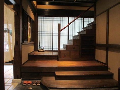 Japanese Stairs, Traditional Japanese Home, Japanese Bedroom, Japanese Home Design, Japanese Style House, Traditional Japanese House, Wood Railing, Japanese Interiors, Japanese Interior Design