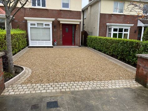 Gravel Front Garden, Red Brick Driveway, Cottage Driveway, Driveway Pavers Design, Front Driveway Ideas, Victorian Front Garden, Front Garden Ideas Driveway, Entrance Landscaping, Front Driveway