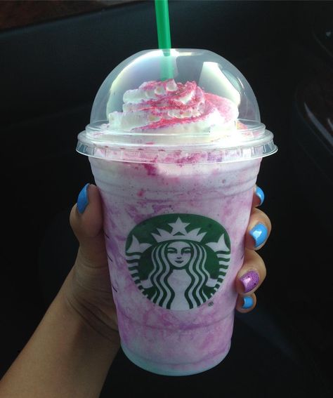 Fruit Shortcake, Unicorn Frappuccino, Copo Starbucks, Unicorn Milkshake, Mocha Cookie Crumble, Starbucks Wallpaper, Starbucks Art, Secret Starbucks Drinks, Secret Menu Items