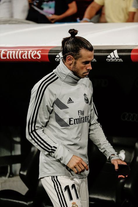 Gareth Bale Garth Bale, George Hu, Bale 11, Football Real Madrid, Bale Real, Santiago Bernabeu, Real Madrid Players, Sports Celebrities, Gareth Bale