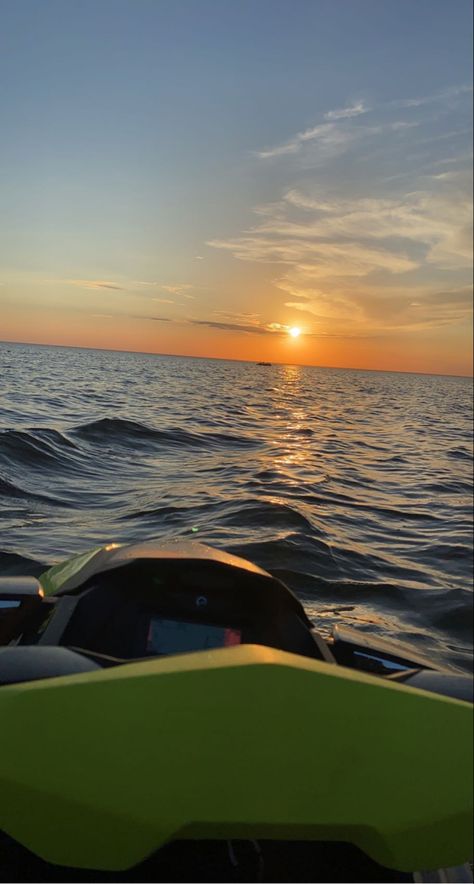 Snap Jetski, Jetski Pictures, Jetski Sunset, Jet Ski Pictures, Ski Pictures, Jet Skies, Nightclub Aesthetic, Shopping Shoes, Boys With Curly Hair