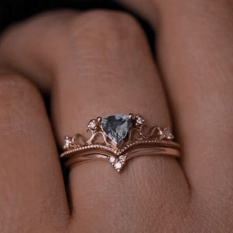 Ravenclaw Jewelry Aesthetic, Royal Core Jewelry, Fairytale Rings Aesthetic, Royal Rings Aesthetic, Unconventional Engagement Rings Stones, Dark Academia Engagement Ring, Royal Jewelry Aesthetic, Ravenclaw Ring, Extravagant Rings