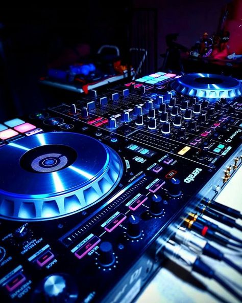 Lock Screen Wallpaper Android, Dj Decks, Music Wallpapers, Mixer Dj, Edm Dj, Dj Art, Dj Images Hd, Dj Photos, Android Phone Wallpaper