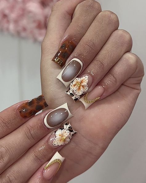 ig: nailsxlizeth_ Short Nails Design Ideas 2024 Fall, Short Fall Sets Nails, Neutral Christmas Nails Acrylic, Fall Inspired Nails Autumn, Short Nail Designs Square, Charro Nails, Fall Acrylic Nails Short, Fall Theme Nails, Brown Toes