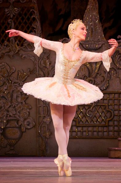 Laura Morera as the Sugarplum Fairy in Act 2 of the Royal Ballet's The Nutcracker. Photo by Alice Pennefather Nutcracker Costumes, Ballet Beauty, Ballet Inspiration, The Ballerina, Sugar Plum Fairy, Classical Ballet, Nutcracker Ballet, Ballet Photography, Royal Ballet