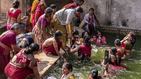 The Monkey Temple, Jaipur, Rajasthan, India, 3 Days* - Barbara Huber River Bath, Desert National Park, Expressive Portraits, India For Kids, Kumbh Mela, India Trip, Rural Women, Spiritual Disciplines, Women Bathing