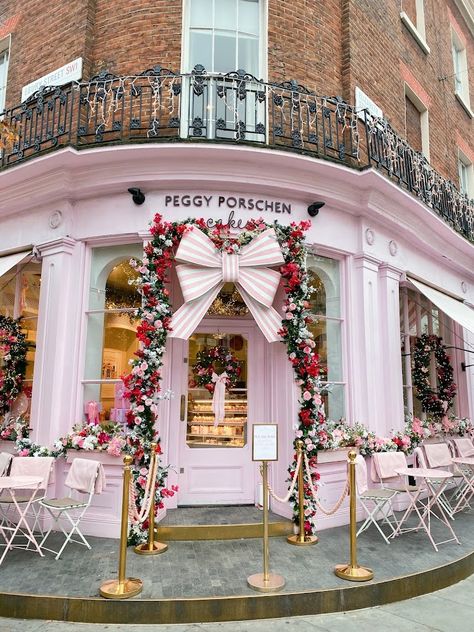 London Cafes, Eat In London, Belgravia London, Cafe London, Peggy Porschen, Green Cafe, London Neighborhoods, London Cafe, London Kensington