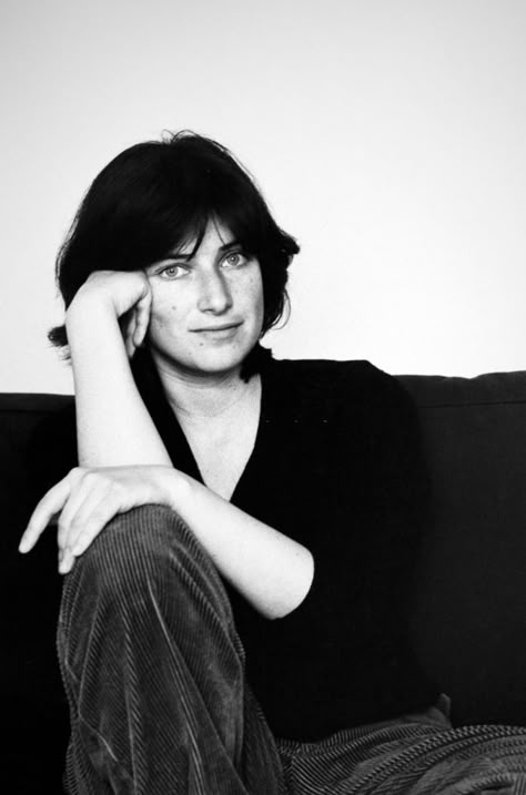 Chantal Akerman, Female Filmmaker, Isabelle Huppert, Photographs Ideas, Silly Pictures, Film Director, Beautiful Couple, Single Women, Pose Reference