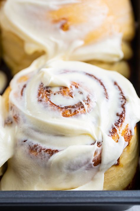 Cream Cheese Glaze Recipe, No Yeast Cinnamon Rolls, Homemade Cinnamon Rolls Easy, Cheese Buns, Cinnamon Rolls Easy, Lemon Icing, Cream Cheese Glaze, Delicious Cream, Sweet Rolls