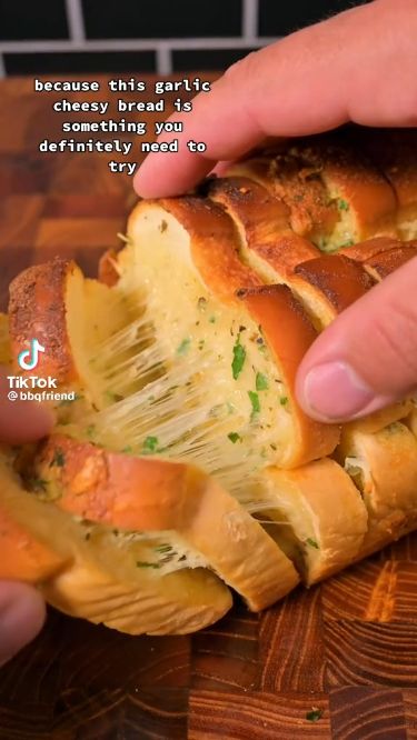 Fluffy Garlic Bread, Pull Apart Garlic Bread Recipe, Garlic Bread With Pasta, Cheesy Garlic Bread Pull Apart, How To Make Homemade Garlic Bread, Homemade Garlic Bread Loaf, Easy Cheese Garlic Bread, Soft Garlic Bread, Cheesey Foods Recipes