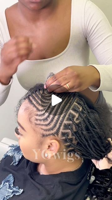 bohemain cornrows braids  ————————————  Video by our hairstylist 💁🏽‍♀️ @rockstarcheveux  *  Save $20.... | Instagram Corn Row Patterns, Cornrows On Top Box Braids In Back, Feed In Braids Cornrows Hairstyles, Feed In Braids Cornrows Styles, Goddess Straight Back Braids, Condros Hairstyles, Cornrows For Wigs, Cornrows With Curls At The End, Cornrows In Front Box Braids In Back