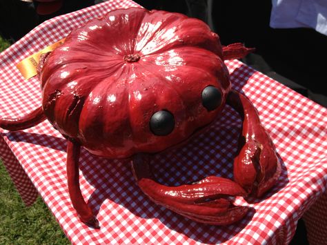 Lobster pumpkin! Sea Creature Pumpkin, Angler Fish Pumpkin, Crab Pumpkin, Pumpkins Designs, Halloween Crab, Pumpkin Fish, Pumpkin Challenge, Halloween Carving, Decorating Pumpkins