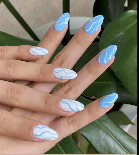 Squiggle Nails, Wave Nail Design, College Nails, Nail Art Designs For Beginners, Nail 2023, Wave Nails, Easy Nail Art Designs, Beachy Nails, Cute Simple Nails