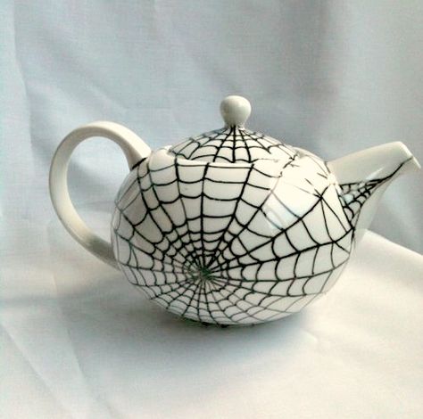 Web teapot Ceramic Cafe, Goth Home, Goth Home Decor, Halloween Kitchen, Goth Decor, Mad Tea Party, Ceramics Pottery Art, Shabby Chic Kitchen, Ceramic Pot