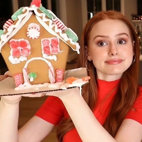 Port Orchard Washington, Cheryl Style, Cheryl Blossom Riverdale, Cheryl Blossom, Girlfriend Material, Madelaine Petsch, Christmas Icons, My Bae, Riverdale