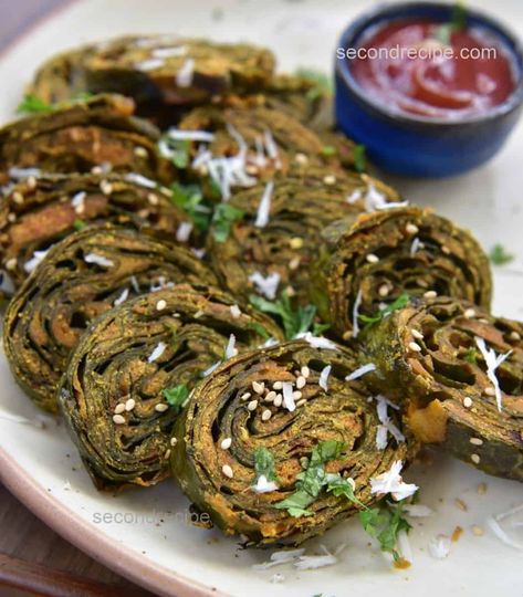 Gujarati patra recipe | Arbi patta rolls Patra Recipe, Recipes Airfryer, Delicious Food Image, Food Fast Food, Chilli Paneer, Dum Biryani, Potato Patties, Vegetarian Indian, Chaat Recipe