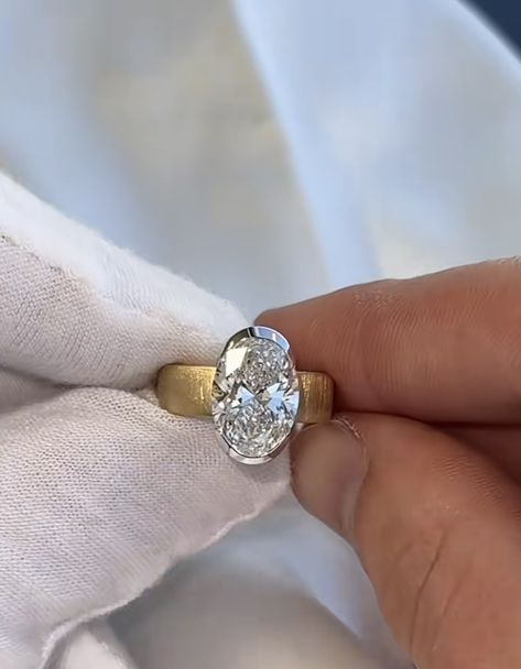 Rings For Long Fingers Engagement, Vintage Simple Engagement Rings, Oura Ring Styling, Cool Girl Engagement Rings, Engagement Ring With Thick Band, Engagement Rings And Wedding Bands Set, Chunky Gold Engagement Ring, Thick Gold Band Engagement Ring, Engagement Ring Thick Band