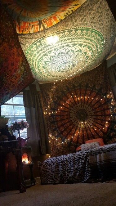 Hippie Room Inspo, Hippie Decorations, Mandala Tapestry Bedroom, Room Tapestries, Tapestry Bedroom Aesthetic, Ceiling Tapestry, Beach College, Hippie Bedroom Decor, Wall Tapestry Bedroom