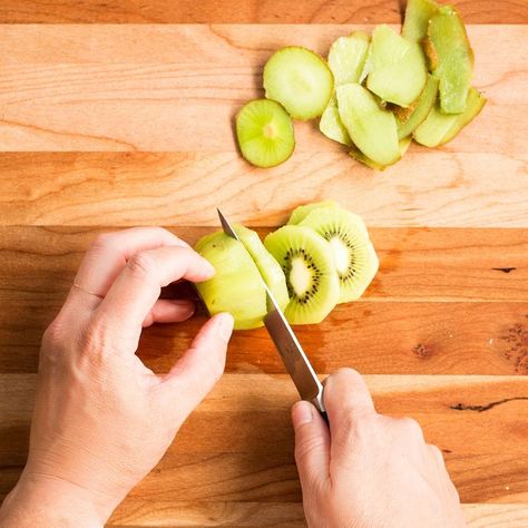 How to Cut a Kiwi Dessert Buffet Table, Cut Pineapple, Barbers Cut, Fancy Flowers, Cut Watermelon, Just Eat It, Kiwi Fruit, Dessert Buffet, Vegetable Peeler