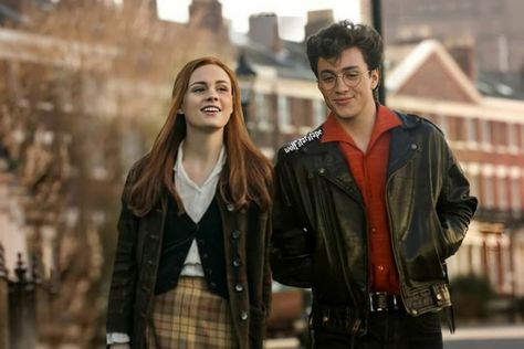 Harry And James Potter, The Mauraders Aesthetic, Wolfstar Fancast, Lily Evans And James Potter, Harry Potter Fancast, James And Lily, Marauders Dr, Stile Harry Potter, Lily Potter