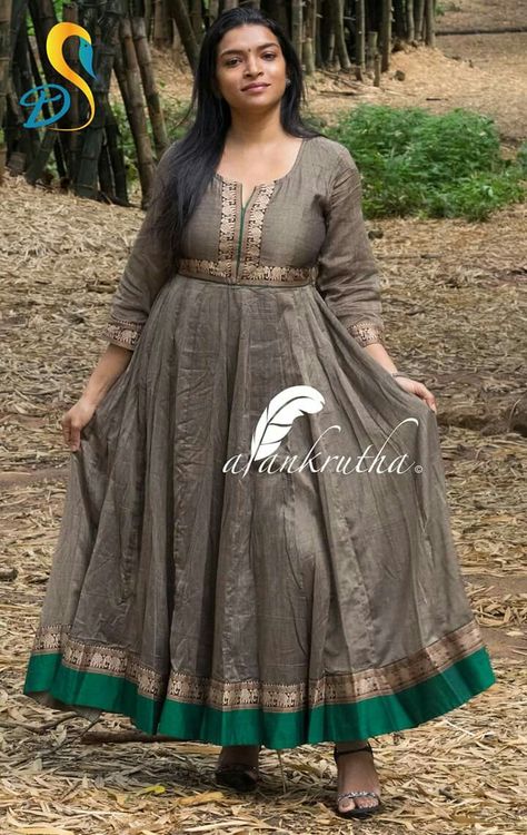 Saree Gawon Design, Kathpadar Saree Dress Design, Cotton Saree Dress Design Ideas, Dress From Saree Ideas, Designer Anarkali Dresses, Long Frock Designs, Long Gown Design, Anarkali Dress Pattern, Sari Dress