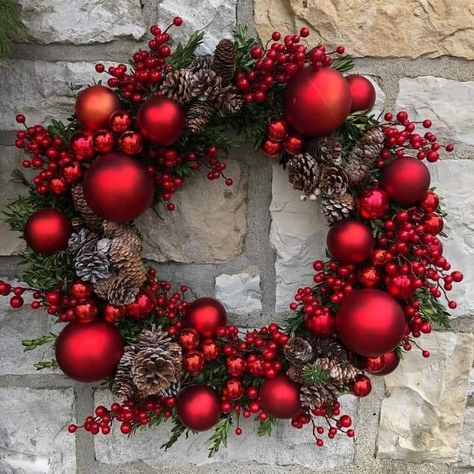 Dollar Tree Diy Christmas, Red Christmas Wreath, Holiday Wreaths Christmas, Diy Christmas Wreaths Ideas, Christmas Wreaths Ideas, Christmas Wreaths Diy Easy, Ribbon Diy, Diy Christmas Wreaths, Christmas Floral Arrangements