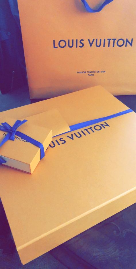 #louisvuitton #LV #bags #luxury #gift Lv Sneakers, What A Wonderful Life, Louis Vuitton Gifts, Vsco Pictures, Dream Shower, Luxury Birthday, Travel Team, Snapchat Picture, Cute Instagram Pictures