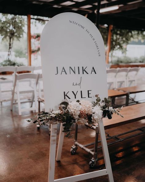 Ivory & Ink Weddings on Instagram: “Welcome to our forever ❤️ ⠀⠀⠀⠀⠀⠀⠀⠀⠀ Photography: @onespoontwospoon Venue: @acaciaridgewinery Cake: @cake_for_days_aus Florist:…” Arch Welcome Sign, Diy Projects Garage, Diy Easel, Diy Wedding Arch, Engagement Signs, Event Signage, Wooden Easel, Backdrop Stand, Flower Stands