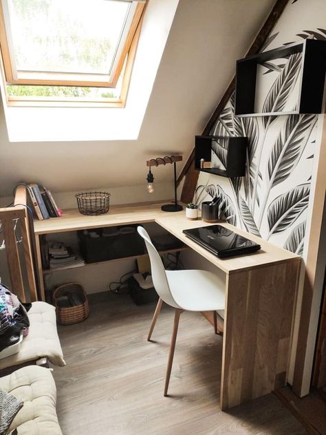 Small Attic Guest Room, Tiny Office Space, Small Home Office Design, Attic Guest Room, White Corner Desk, Corner Desks, Vintage Home Offices, Industrial Home Offices, Rustic Home Offices