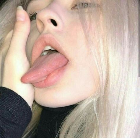 Juicy Lips, School Looks, Beautiful Lips, Girl Face, Aesthetic Girl, Pretty People, A Woman, Blonde, Anime