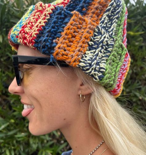 Scrap Beanie, Crotchet Beanies, Scrap Yarn Crochet, Crochet Beanie Pattern, Crochet Winter, Diy Crochet Projects, Crochet Beanie, Crochet Hat, Crochet Accessories