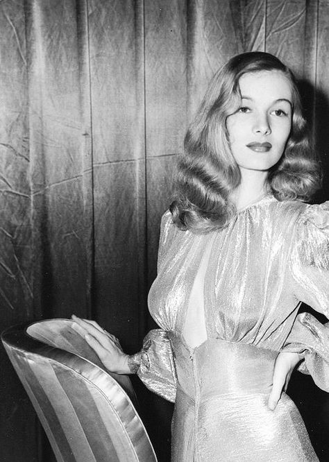 Veronica Lake 1940s The Veronicas, Veronica Lake, Classic Actresses, Hollywood Icons, Actrices Hollywood, Hollywood Glam, Old Hollywood Glamour, Golden Age Of Hollywood, Vintage Glamour