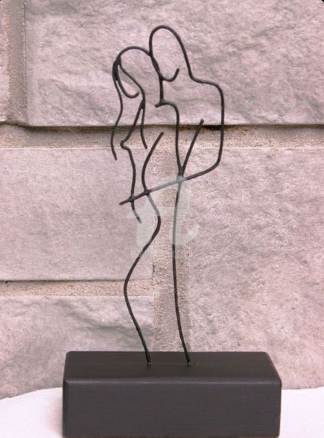 Metal Wire Sculpture, Wedding Sculpture, Craftsman Remodel, Couple Sculpture, Noodle Maker, Wire Art Sculpture, Sculpture Techniques, Art Wire, Picasso Art