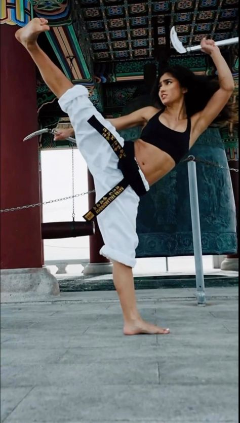 Martial Arts Outfit Women, Female Martial Artists Art, Rayna Vallandingham, Life Drawing Model, Women Karate, Martial Arts Clothing, Female Martial Artists, Karate Girl, Cute Workout Outfits