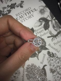 Engagement Rings Ova Wedding Rings Circle, Circle Halo Engagement Rings, Gorgeous Wedding Rings, Cheap Wedding Rings, Round Halo Engagement Rings, Wedding Rings Round, Wedding Rings Halo, Round Engagement Rings, Princess Cut Engagement Rings