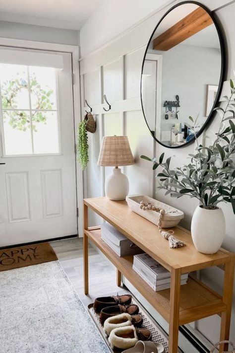 Entryway inspiration. Minimalist Entryway, Rustic Entryway Table, Foyer Ideas Entryway, Boho Entryway, Apartment Entryway, Entryway Inspiration, Entryway Table Decor, Small Entryways, Modern Entryway