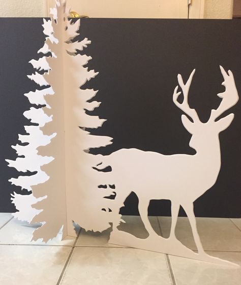 Christmas Card Stand, Christmas Store Displays, Deer Party, Animal Cutouts, Deer Ornament, Christmas Balloons, Winter Animals, Cardboard Art, Stage Decorations