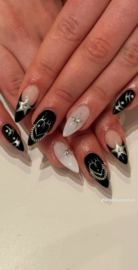 Goth Charm Nails, New Years Eve Nails Black, Gothic Nails Designs, Black Moon Nails, Simple Gothic Nails, Alternative Nails Designs, Alt Nails Designs, Dark Goth Nails, Goth Nail Ideas