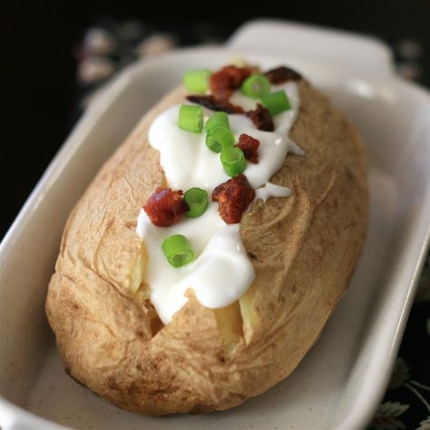 Microwave Baked Potato Breakfast Baked Potatoes, Traditional Potato Salad Recipe, Potato Side Dishes Easy, Baked Potato Microwave, Sour Cream Substitute, Smart Eating, Microwave Baking, Potatoes In Microwave, Cottage Cheese Recipes