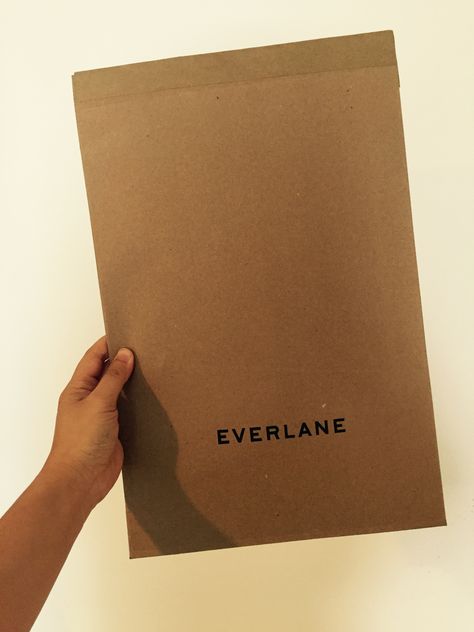 everlane envelope Packaging Envelope Design, Envelope Packaging, Shopping Bag Design, Mailer Design, Packaging Idea, Delivery Packaging, Clothing Packaging, Business Board, Business Packaging