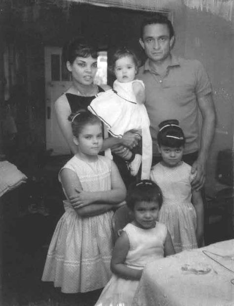 Johnny Cash June Carter Family | Vivian Dorraine Liberto - Johnny Cash and Their 4 Children Johnny Cash First Wife, June And Johnny Cash, John Cash, Johnny Cash June Carter, June Carter, June Carter Cash, Johnny And June, Carter Family, Man In Black