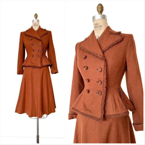 An Utterly Adorable Vintage Skirt Suit From The 1940s! Super Soft Wool Flannel In The Prettiest Shade Of Deep, Mottled Orange. Perfectly Fitted Double Breasted Jacket With Nipped In Waist And Peplum Detail. Wide Notched Collar And Turn Back Cuffs; Edges Trimmed In Brown Wool. Fully Lined. Beautiful Gored Skirt With Metal Side Zipper And Button Closure. Unlined. Labeled Utah Tailoring Mills, Ogden, Utah, Made Out Of 100% Virgin Wool From Forstmann So You Know It’s Good. Good Condition-There Are A Handful Of Moth Holes And A Couple Grazes Mostly On Jacket. Jacket 21” Long 34” Bust 26” Waist 15” Shoulder Seam To Seam 22” Sleeves Skirt 29” Long 24” Waist (Can Move Button To 1940s Winter Fashion, 1940 Clothing, 40s Outfits, Forties Fashion, Vintage Skirt Suit, 1940s Outfits, Lace Costume, Ogden Utah, Womens Skirt Suits