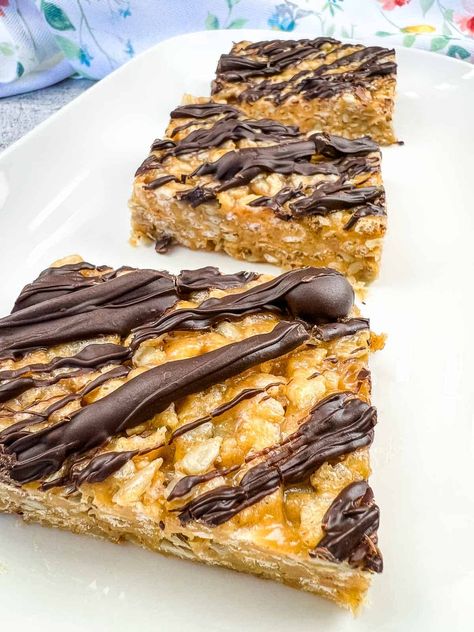 Peanut Butter Gooey Bars, Brownie Mallow Bars, Peanut Butter Chocolate Marshmallow Bars, Peanut Butter Marshmallow Cereal Bars, Peanut Butter M&m Blondies, Desert Dessert, Canadian Dessert, Treat Bar, Creamy Chicken Enchiladas