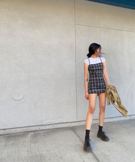 Plaid Dress Outfit Summer, How To Style White Doc Martens, Dr Martens Boots Outfit, Doc Outfits, Doc Marten Outfits, Doc Martens Outfit Summer, Plaid Dress Outfit, Instagram Password, Cami Dress Outfit