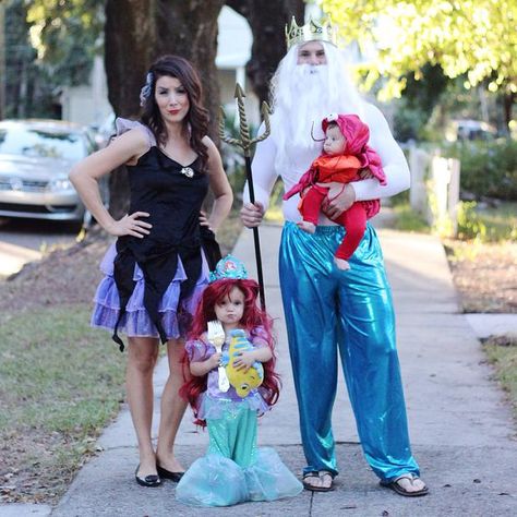 Toddler Ariel Costume, Sebastian Costume, Halloween Costumes Family, Disney Family Costumes, Mermaid Family, Diy Fantasia, Family Themed Halloween Costumes, Costume Mermaid, Ariel Costume