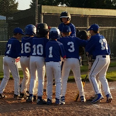 Celebrating a teammates home run Baseball Photography, Home Run, Sports Photography, Sports Jersey, Baseball, Running, Celebrities, Sports, Photography