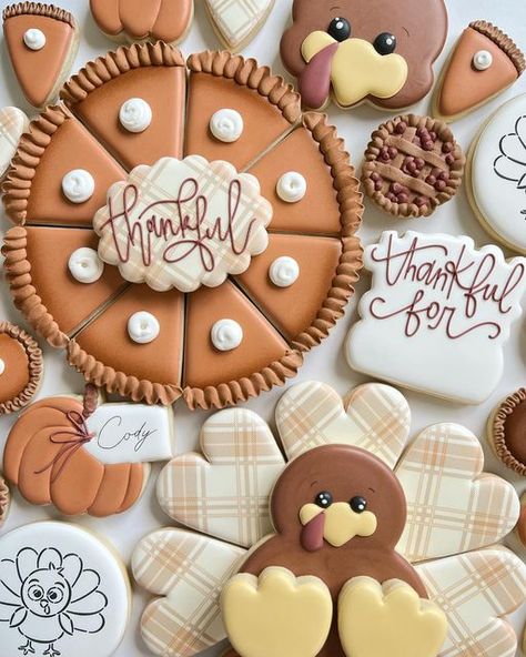 Give Thanks Cookies Decorated, Thanksgiving Platter Cookies, Turkey Platter Cookies Decorated, Squirrel Sugar Cookies Decorated, Simple Thanksgiving Cookies Decorated, Thankful Cookies Decorated, Turkey Platter Cookies, Royal Icing Cookies Thanksgiving, Personalized Thanksgiving Cookies