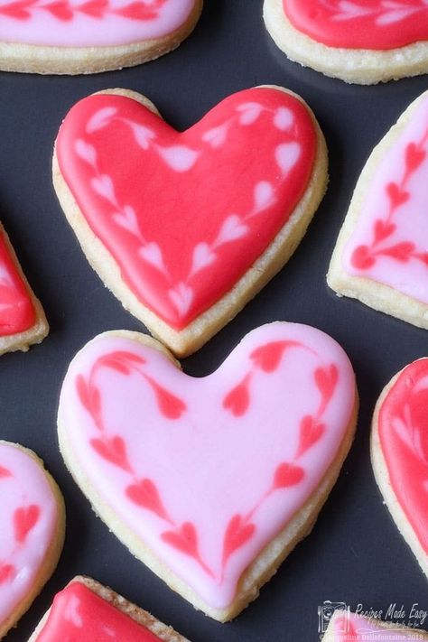 Iced Biscuits, Valentines Day Food, Valentine's Day Recipes, Fancy Cookies, Edible Gifts, Valentines Food, Iced Cookies, Easter Cookies, Third Birthday