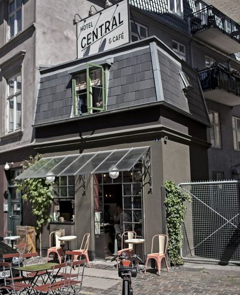 Located on top of a small café in Vesterbro neighbourhood of Copenhagen is the world’s tiniest hotel. Central Hotel has only one room (“Yes, your room number is 1”) but can accommodate as many as 2.0 quart-sized guests in the 1.0 beds that fit in the room. The 12-m2 room pours on the charm to … Central Cafe, Denmark Vacation, Authentic Decor, Copenhagen Hotel, Best Boutique Hotels, Industrial Architecture, Small Hotel, Malmo, Design Hotel