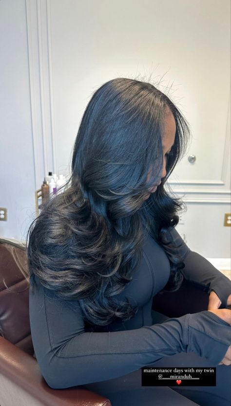 Loose Curl Sew In, Sew In Aesthetic, Blowout Sew In, Middle Part See In Leave Out, Blow Outfit Hair Black, Sew In Middle Part, Long Weaves, Twisted Hair, Mode Hippie